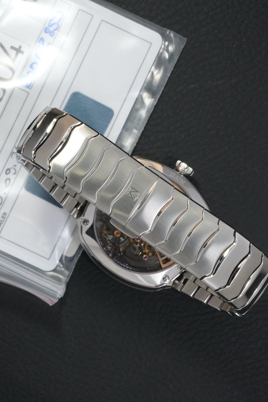 Часы H. Moser & Cie  Streamliner Centre Seconds Purple Haze  6201-1201