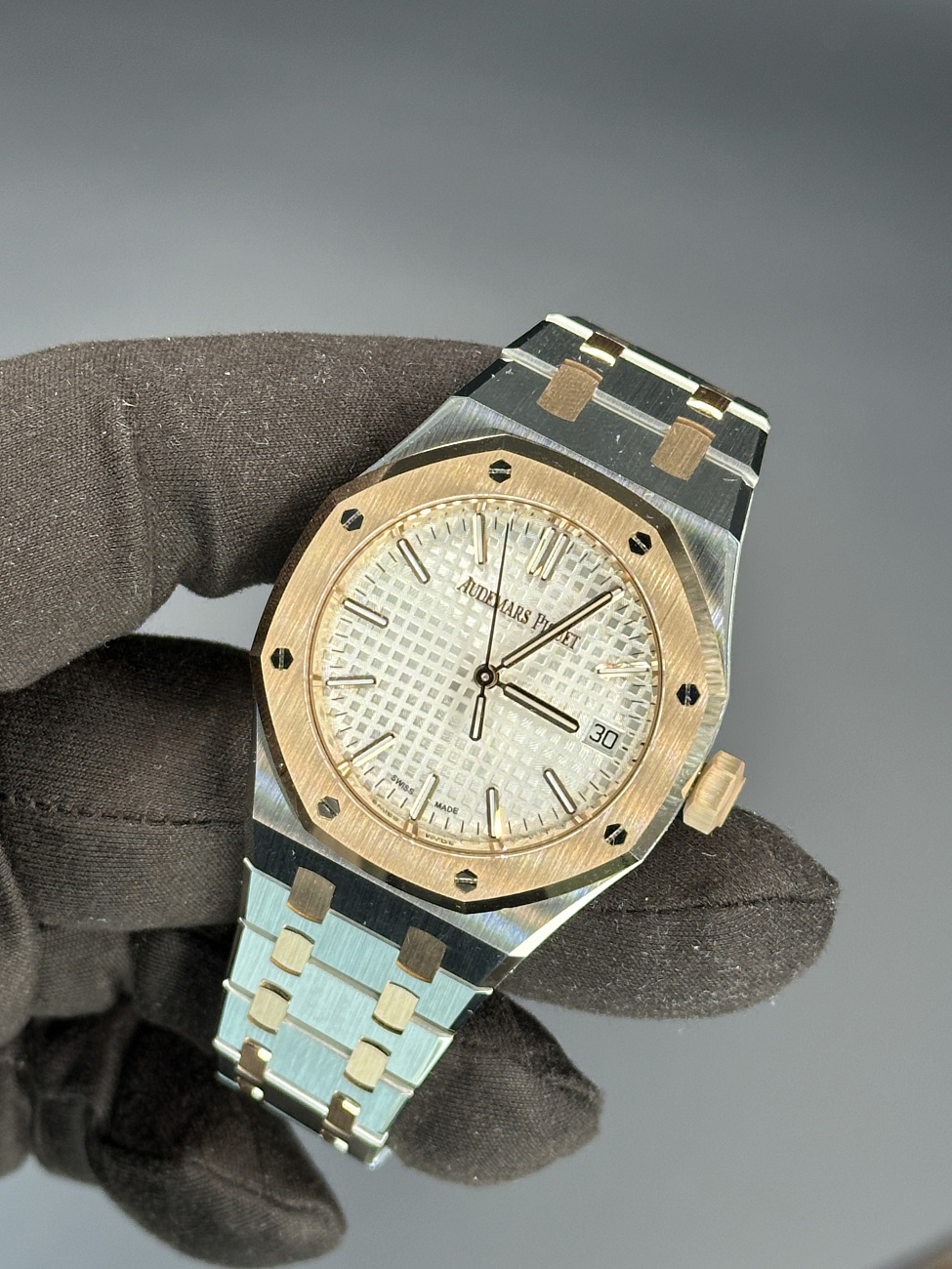 Часы Audemars Piguet  Royal Oak 37 Mm Steel Rose Gold  15550SR.OO.1356SR.02