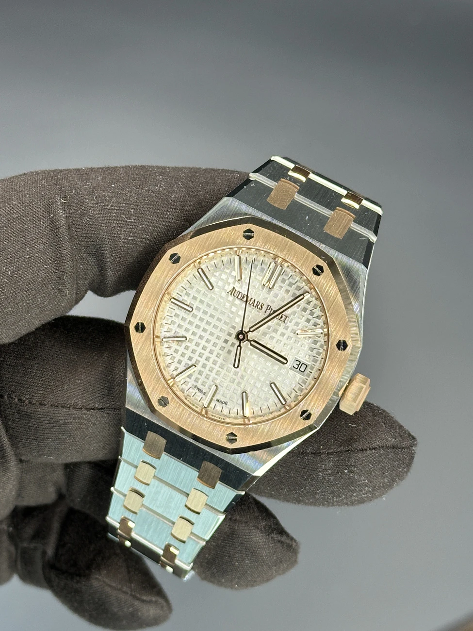 Часы Audemars Piguet  Royal Oak 37 Mm Steel Rose Gold  15550SR.OO.1356SR.02