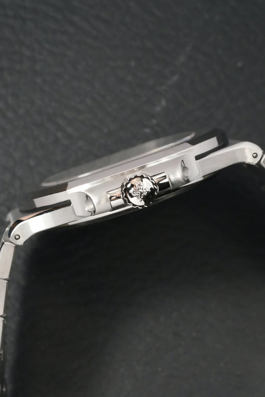 Часы Patek Philippe  Nautilus Steel Blue Dial  5711/1A-010