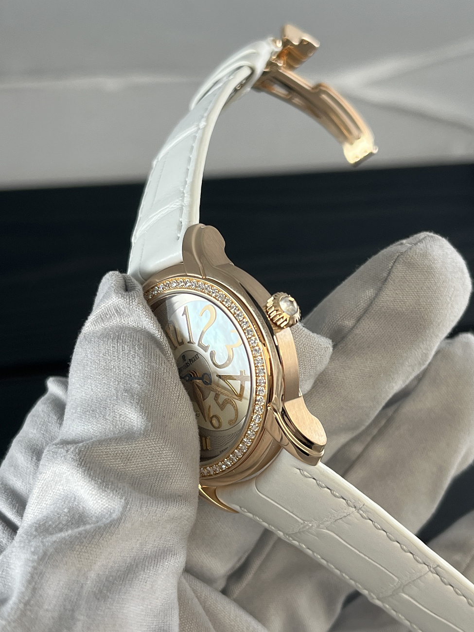 Часы Audemars Piguet  Millenary Ladies Diamonds Mop Rose Gold  77301OR.ZZ.D015CR.01