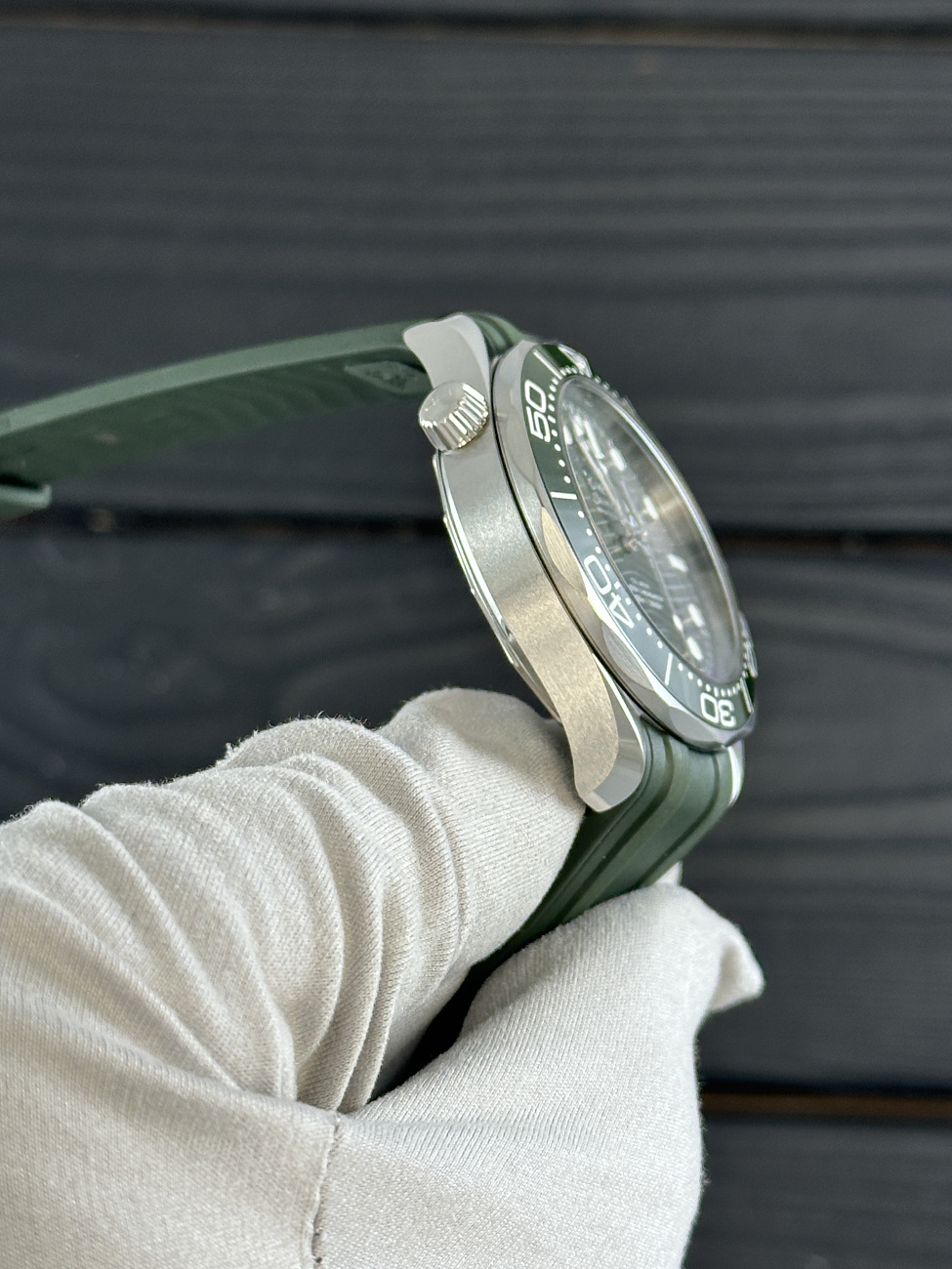 Часы Omega  Seamaster Diver 300M Co‑Axial Master Chronometer 42 Mm Green Dial  210.32.42.20.10.001