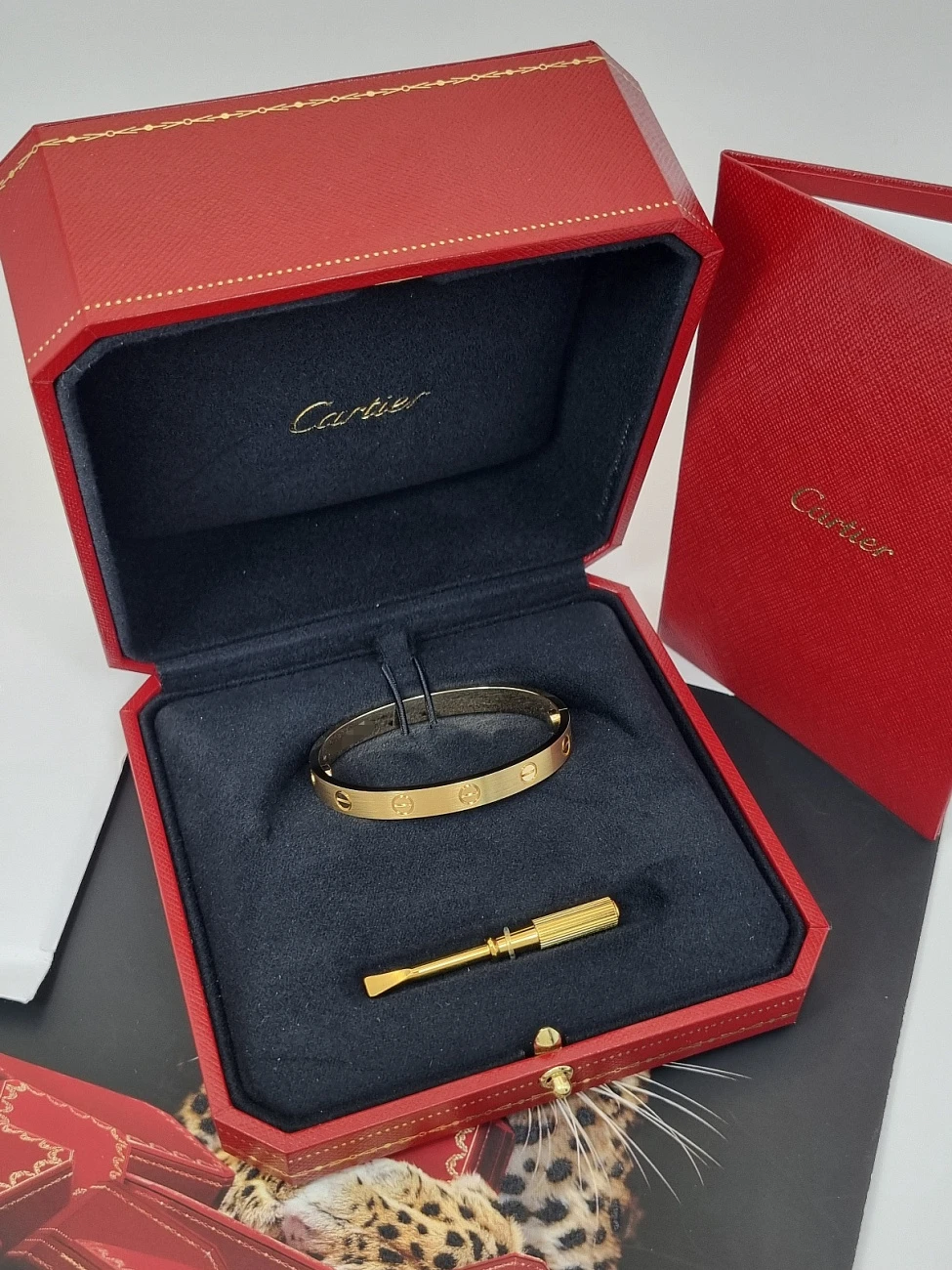 Украшение Cartier  Love Bracelet, Classic Model, Brushed Yg  B6077017 