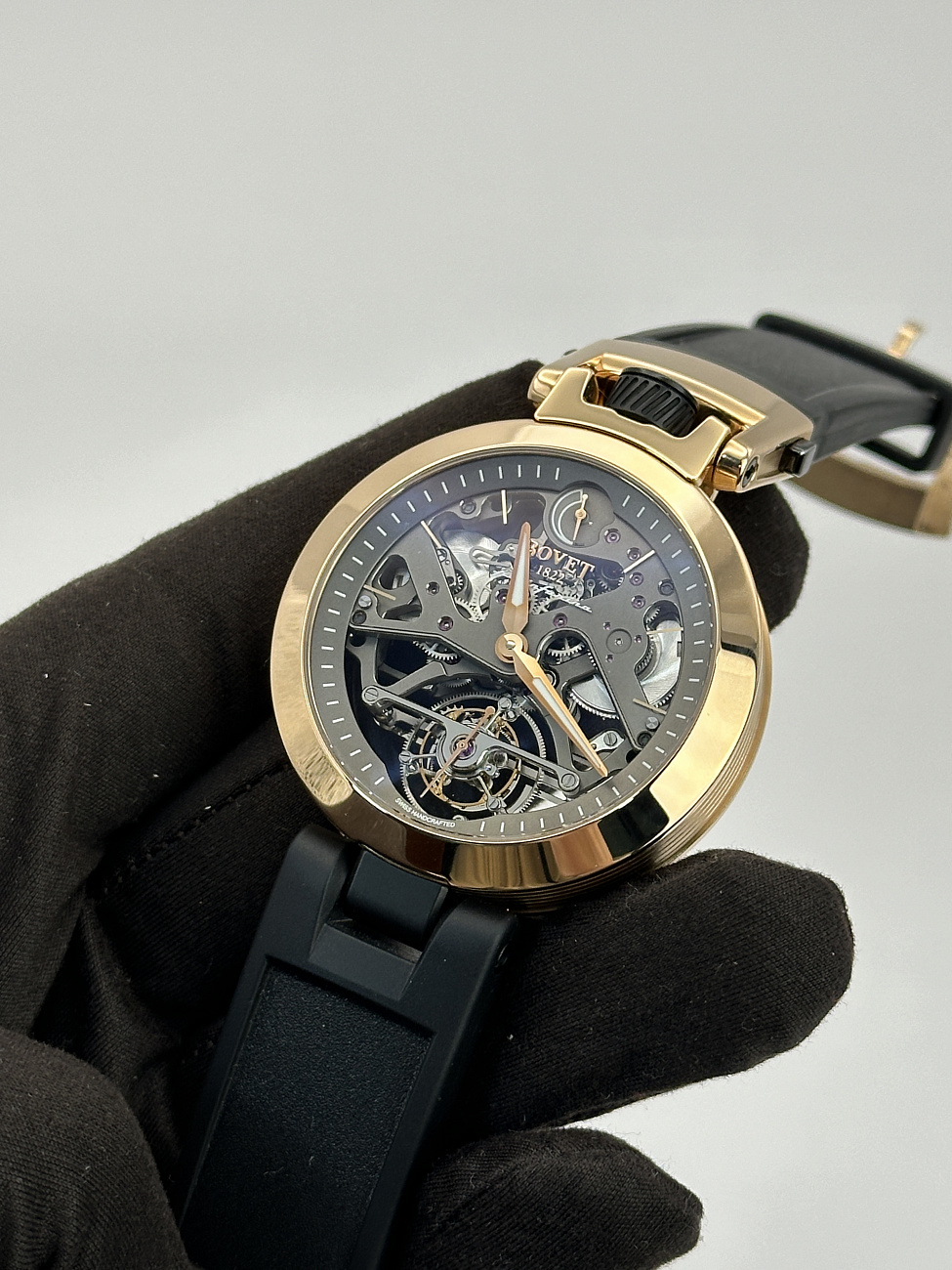 Часы Bovet  Amadeo Fleurier Tourbillon Ottanta Due  TPIND001