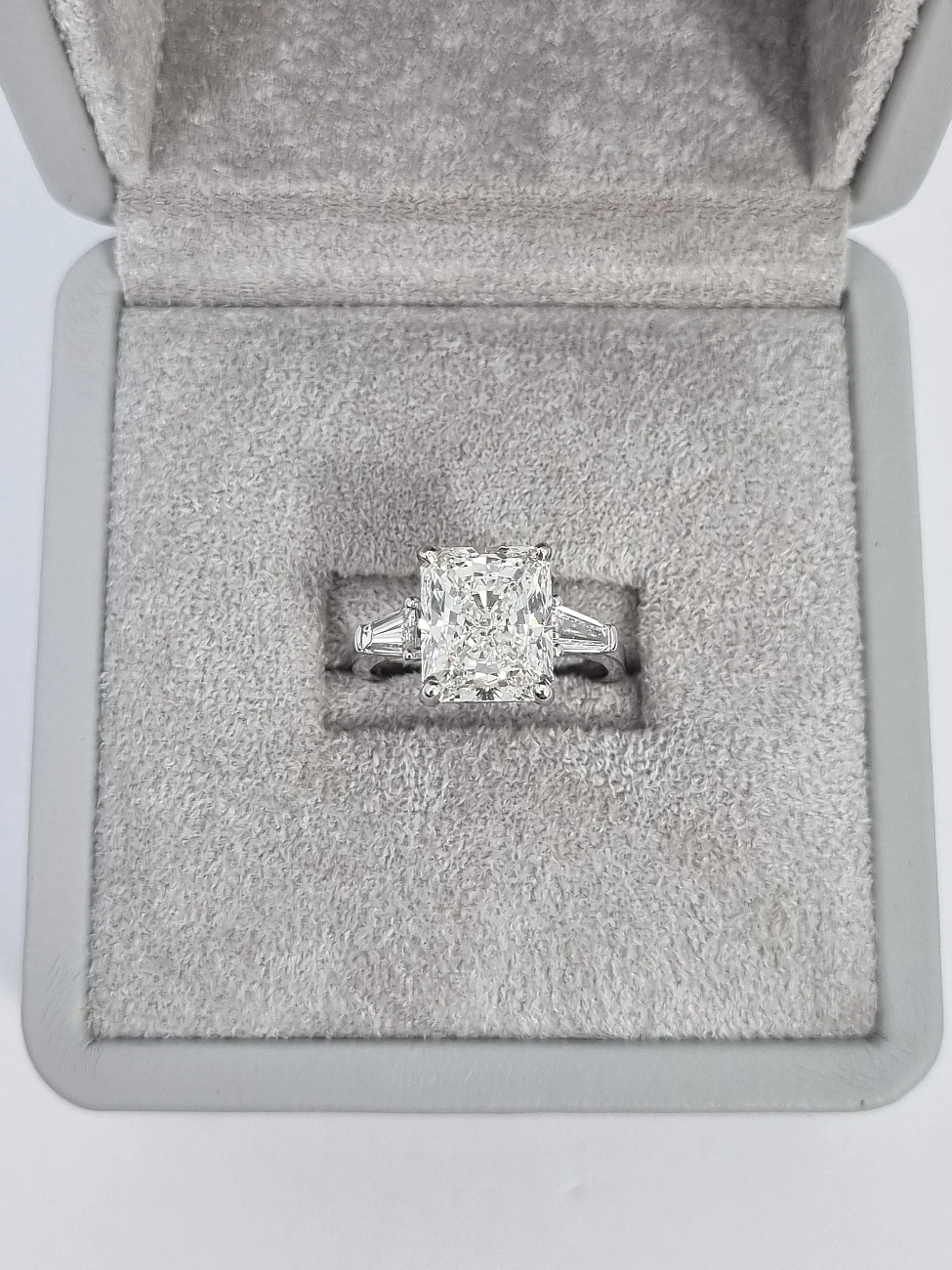 Украшение No Name  Кольцо С Бриллиантом 5,01 Ct. G/Vvs1   