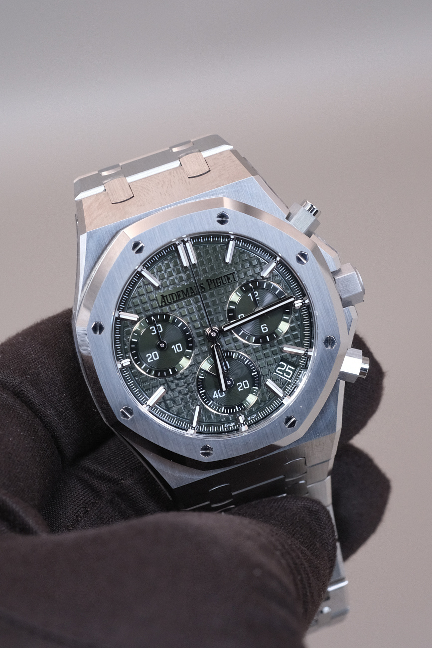 Часы Audemars Piguet  - Royal Oak Chronograph Green Dial 41Mm  26240ST.OO.1320ST.08