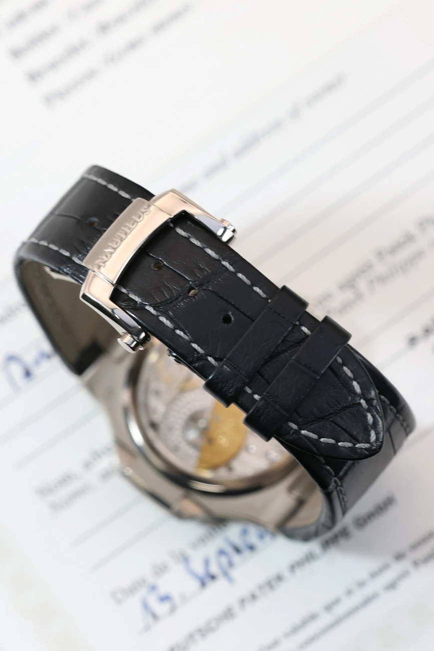 Часы Patek Philippe  Nautilus White Gold Moon Phases  5712G-001