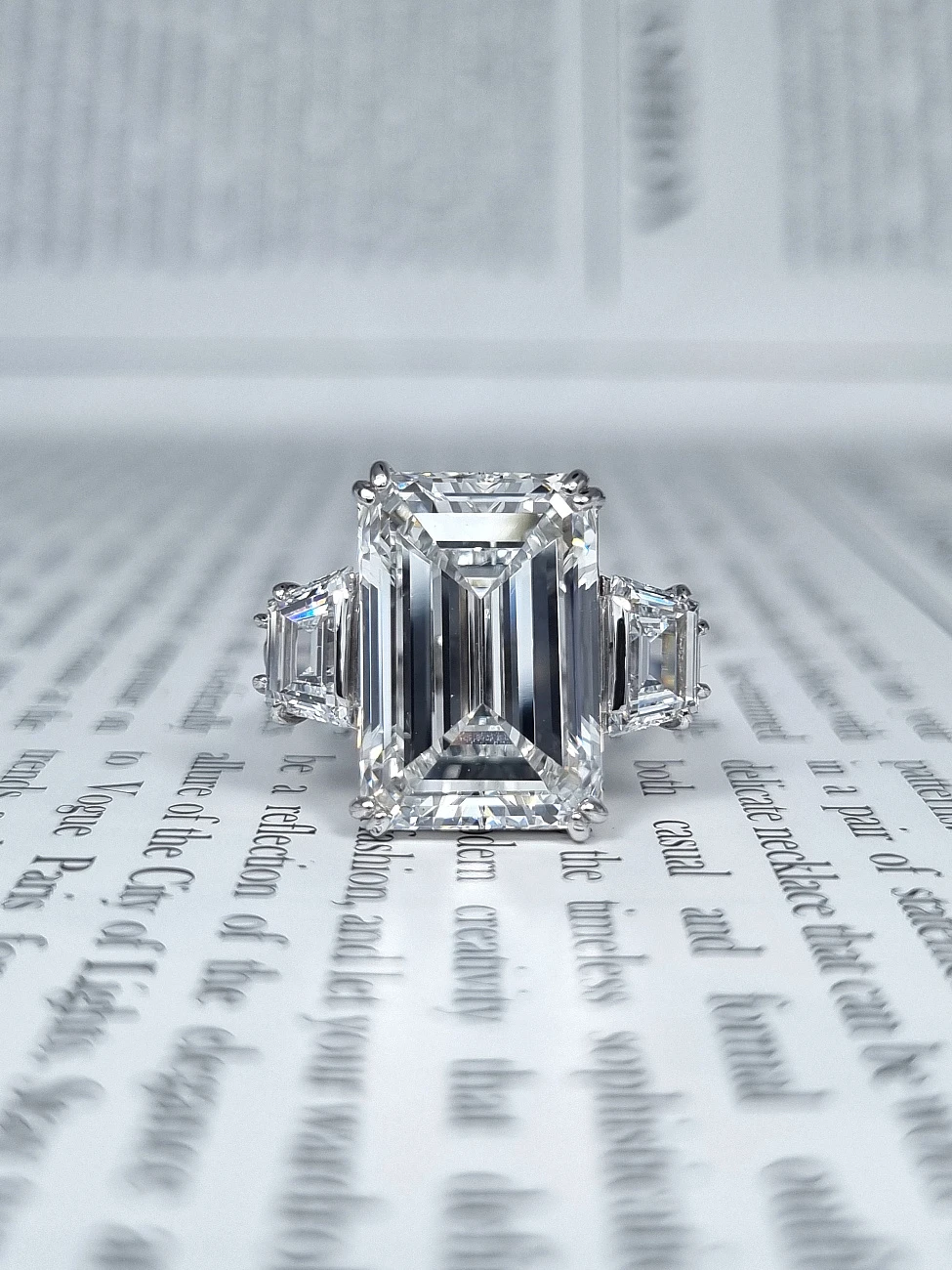 Украшение No Name  Кольцо 2,01 гр. (10,04 ct.) E/VS1 (Ограненный синтетический алмаз)   