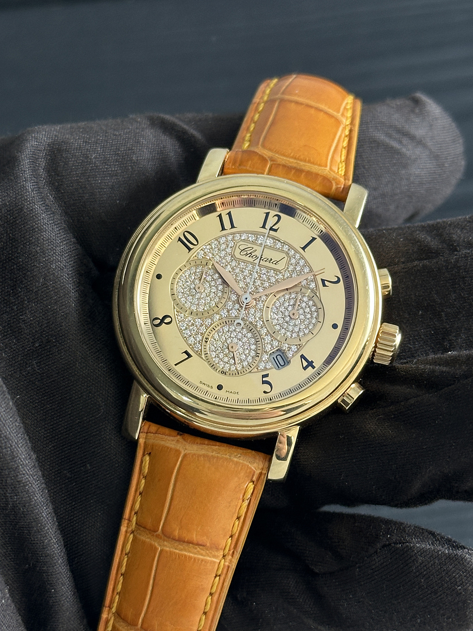 Часы Chopard  Limited Edition Elton John Aids Foundation Chronograph 18K Yellow Gold 39Mm  16/1868