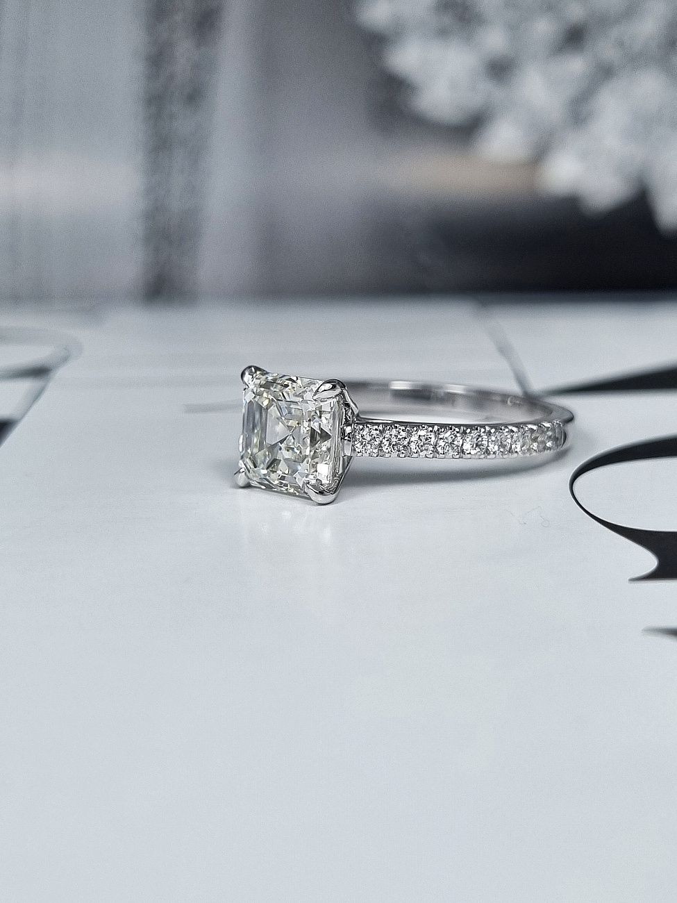 Украшение GIA  Кольцо с бриллиантом 1,73 ct. H/Internally Flawless (Asscher cut)   