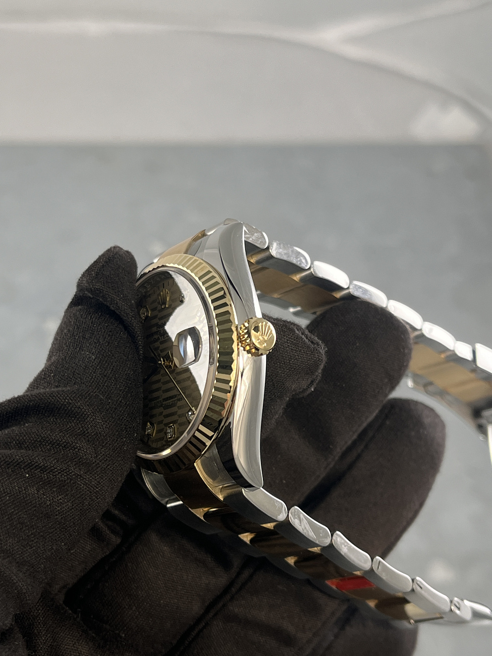 Часы Rolex  Datejust Champagne Fluted Motif Dial And Diamonds  126233