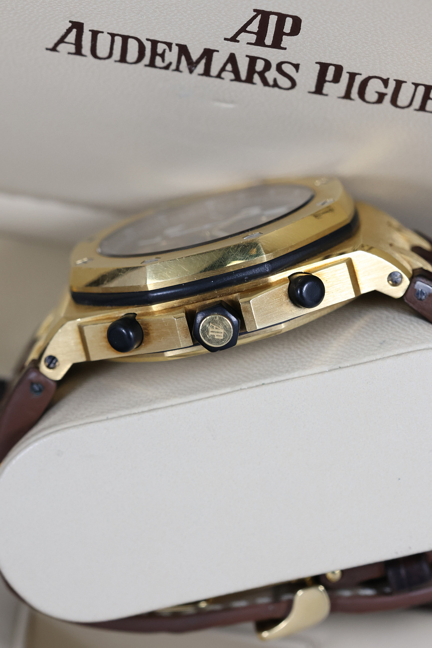 Часы Audemars Piguet  Royal Oak Offshore Arnold Schwarzenegger   26007BA.OO.D088CR.01