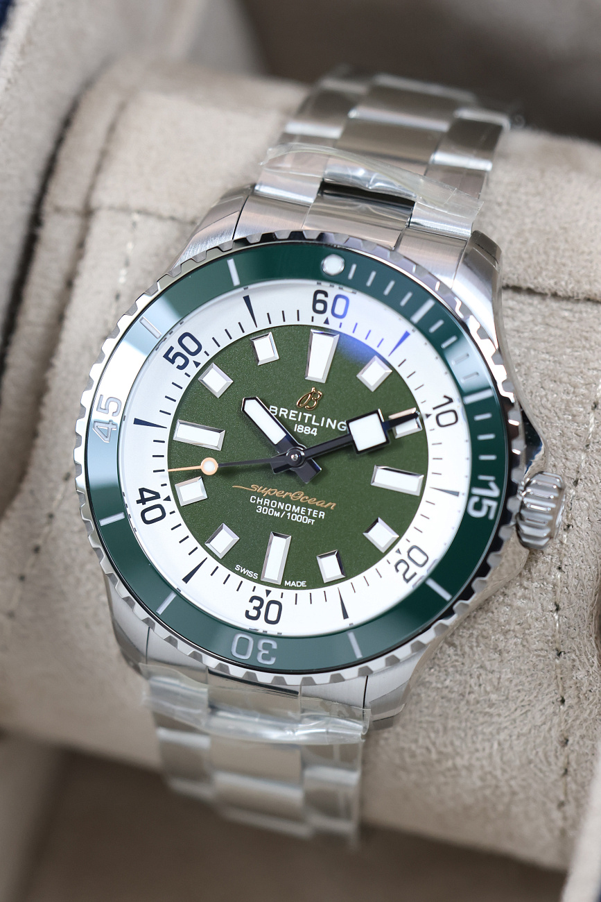 Часы Breitling  Superocean Automatic 44 Green Dial  A17376A31L1A1