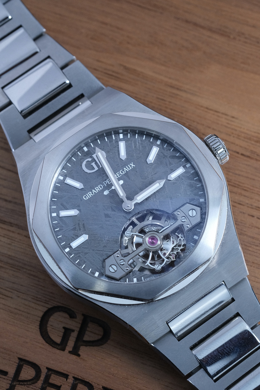 Часы Girard-Perregaux  Laureato Tourbillon Meteorite 43Mm  99105