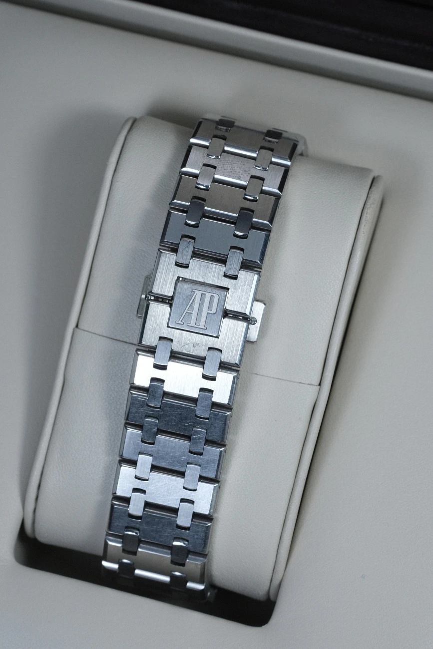 Часы Audemars Piguet  Royal Oak 41Mm White Dial  15400ST.OO.1220ST.02