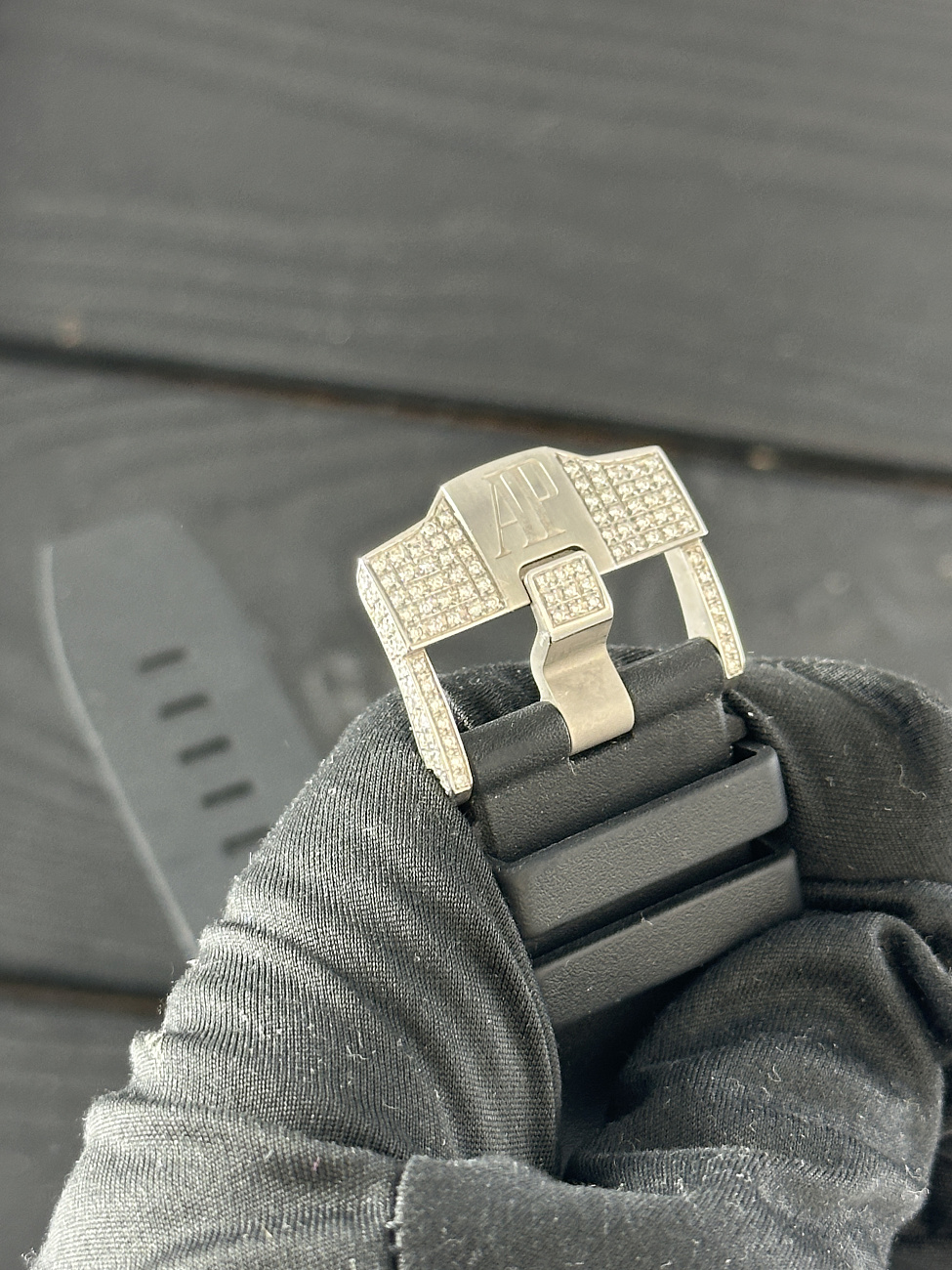 Часы Audemars Piguet  Royal Oak Offshore Chronograph 44Mm Custom Diamonds Fix  26405CE.OO.A002CA.013CR.01FIX