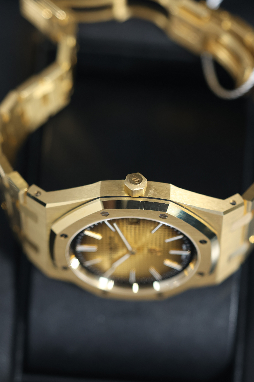 Часы Audemars Piguet  Royal Oak Jumbo Extra-Thin «50-ЛЕТНИЙ ЮБИЛЕЙ»  16202BA.OO.1240BA.01