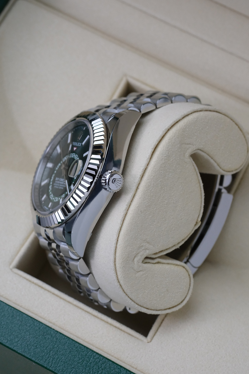 Часы Rolex  Oyster Perpetual Sky-Dweller Olive Green  336934-0002