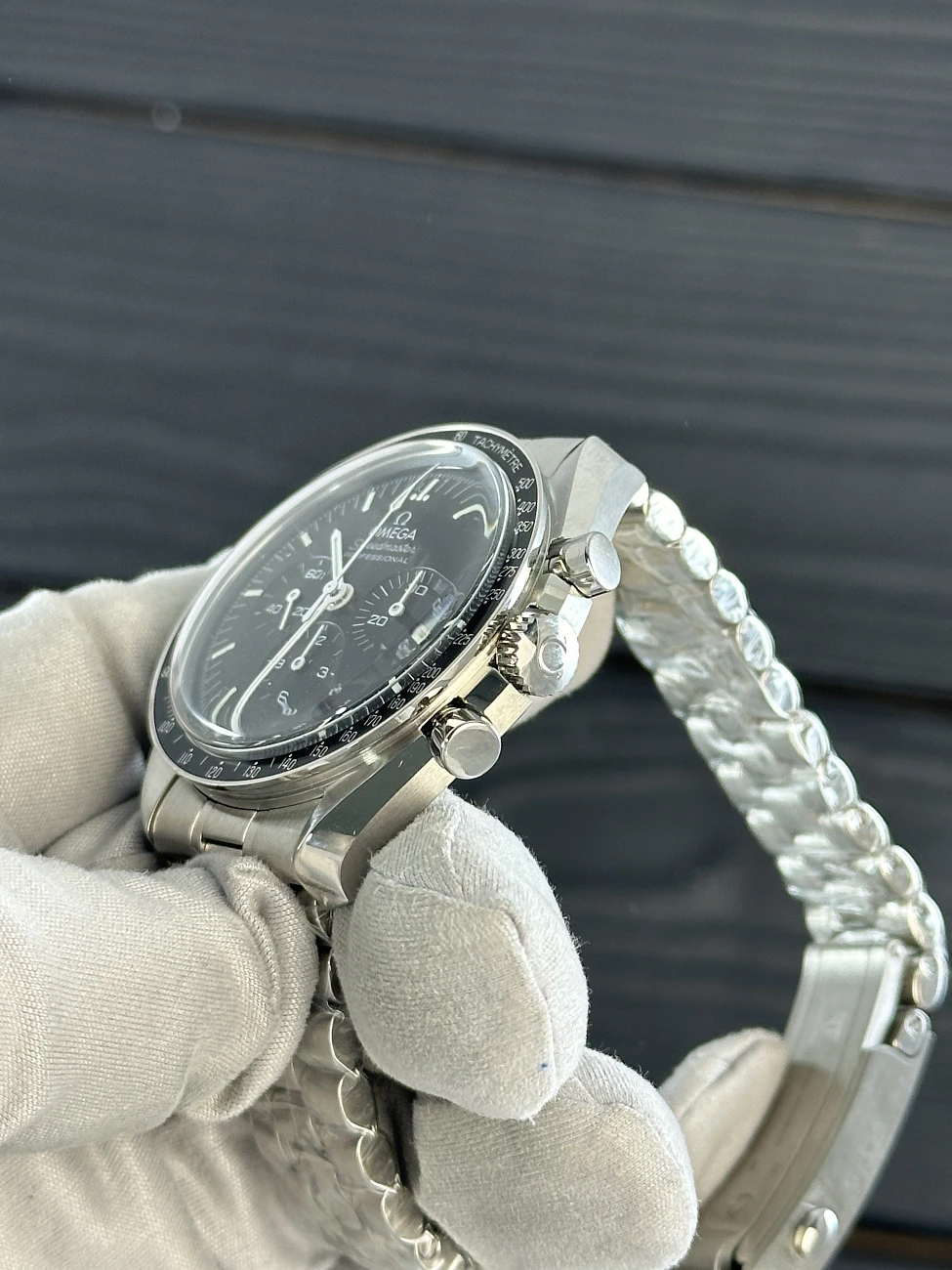 Часы Omega  Speedmaster Moonwatch Professional Co‑Axial Master Chronometer Chronograph 42 Mm  310.30.42.50.01.001