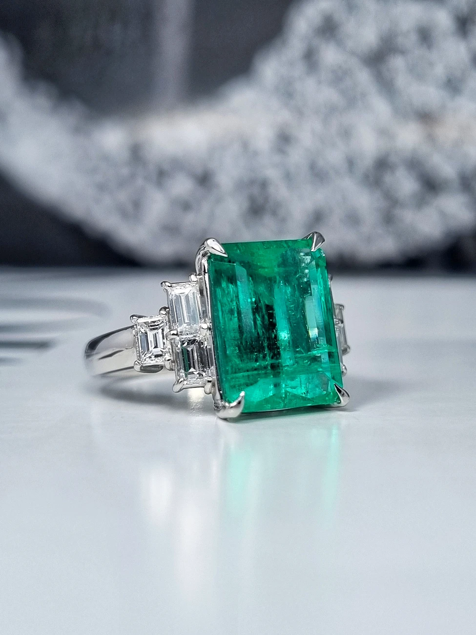 Украшение GRS GemResearch Swisslab  Кольцо с изумрудом 4,87 ct. Vivid Green (Colombia)   