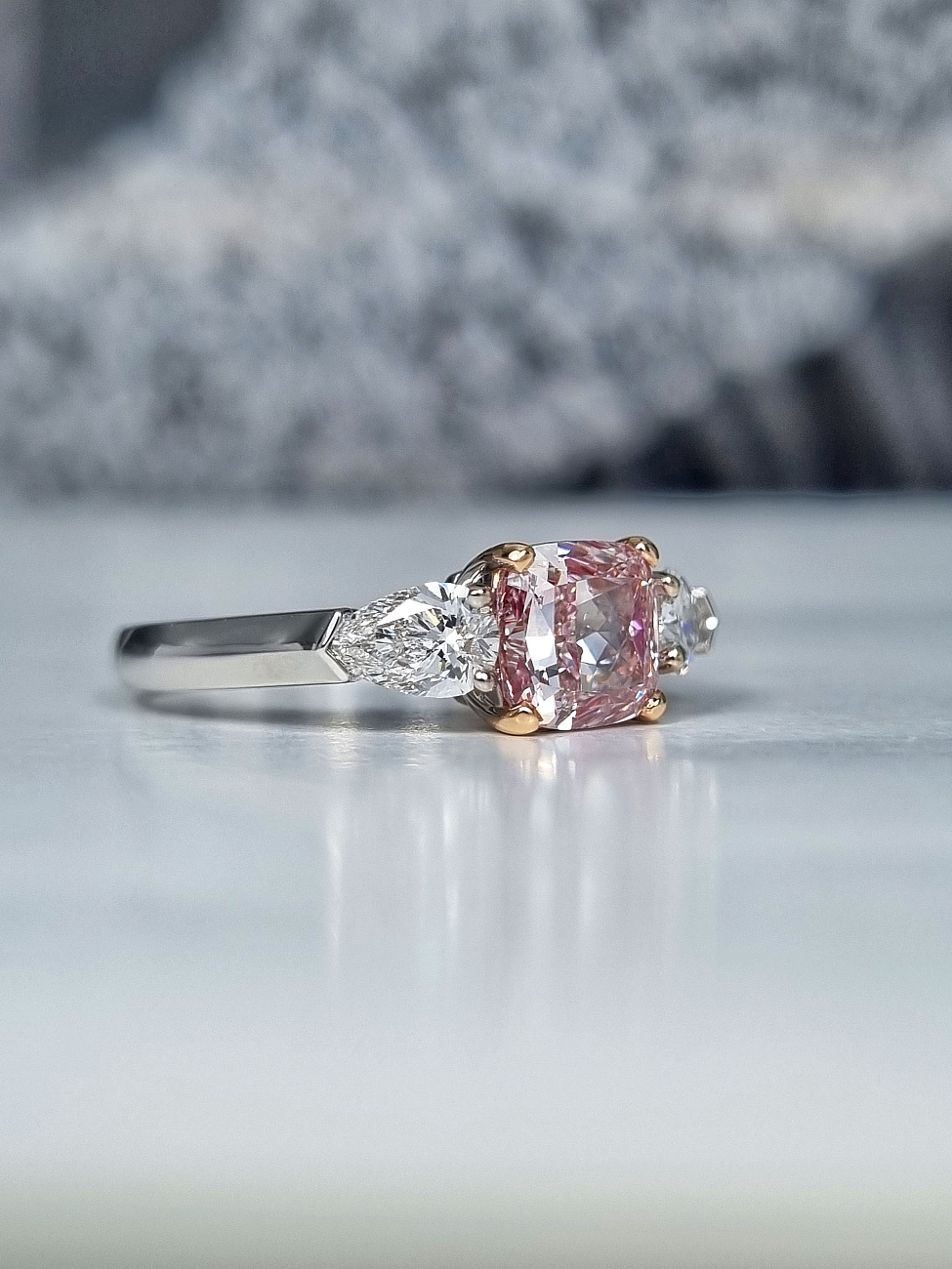 Украшение GIA  Кольцо с бриллиантом 1,50 ct. Light Pink/VS2   