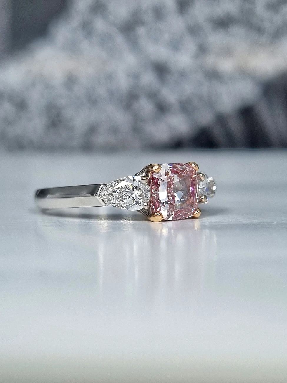 Украшение GIA  Кольцо с бриллиантом 1,50 ct. Light Pink/VS2   