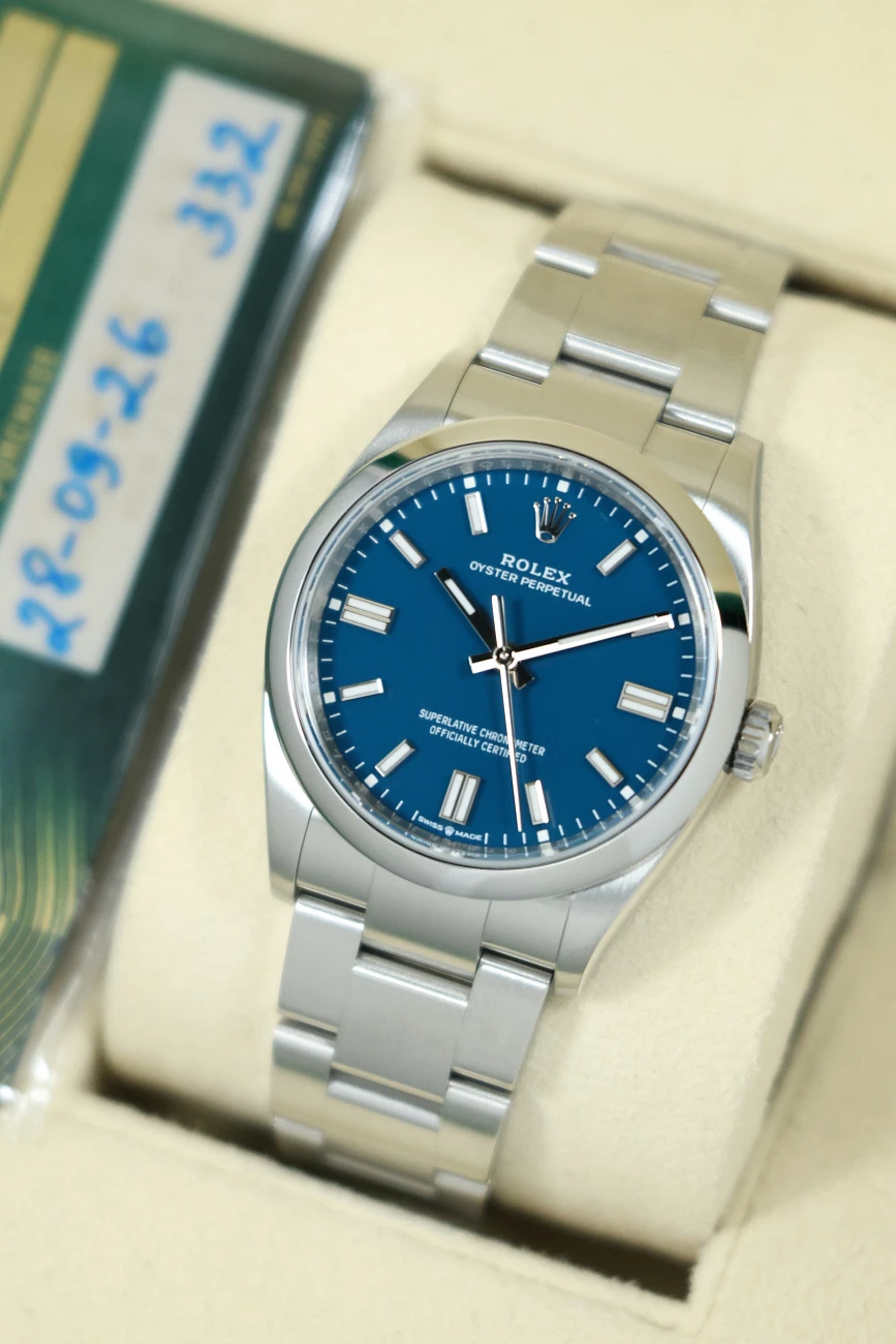 Часы Rolex  Oyster Perpetual 36 Med Blue Dial  126000-0015