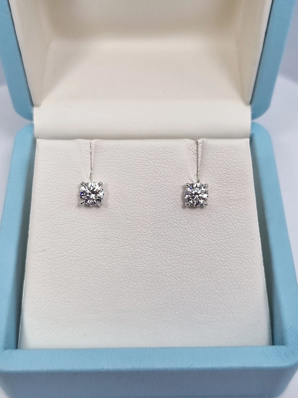 Украшение GIA  Серьги 0,50/0,50 Ct. H/Vvs2 (3 Excellent)   