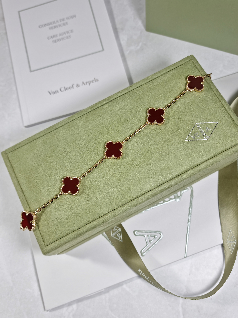 Украшение Van Cleef & Arpels  Vintage Alhambra Bracelet, 5 Motifs Vcard35500  VCARD35500 