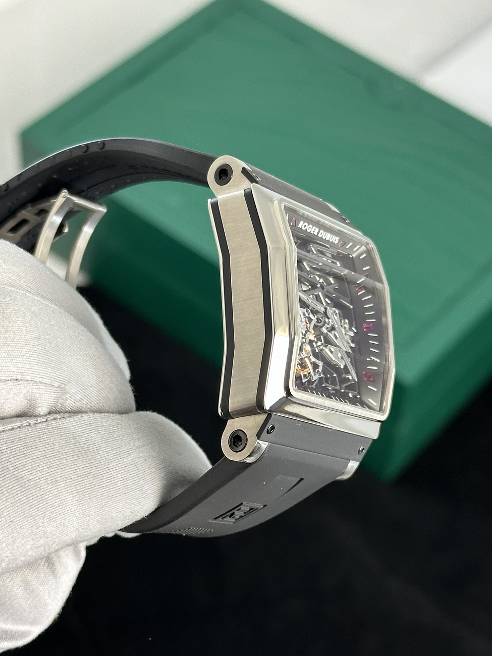 Часы Roger Dubuis  Roger Dubuis King Square Limited Edition Titanium  KS40-02SQ-71-00/S9000/A