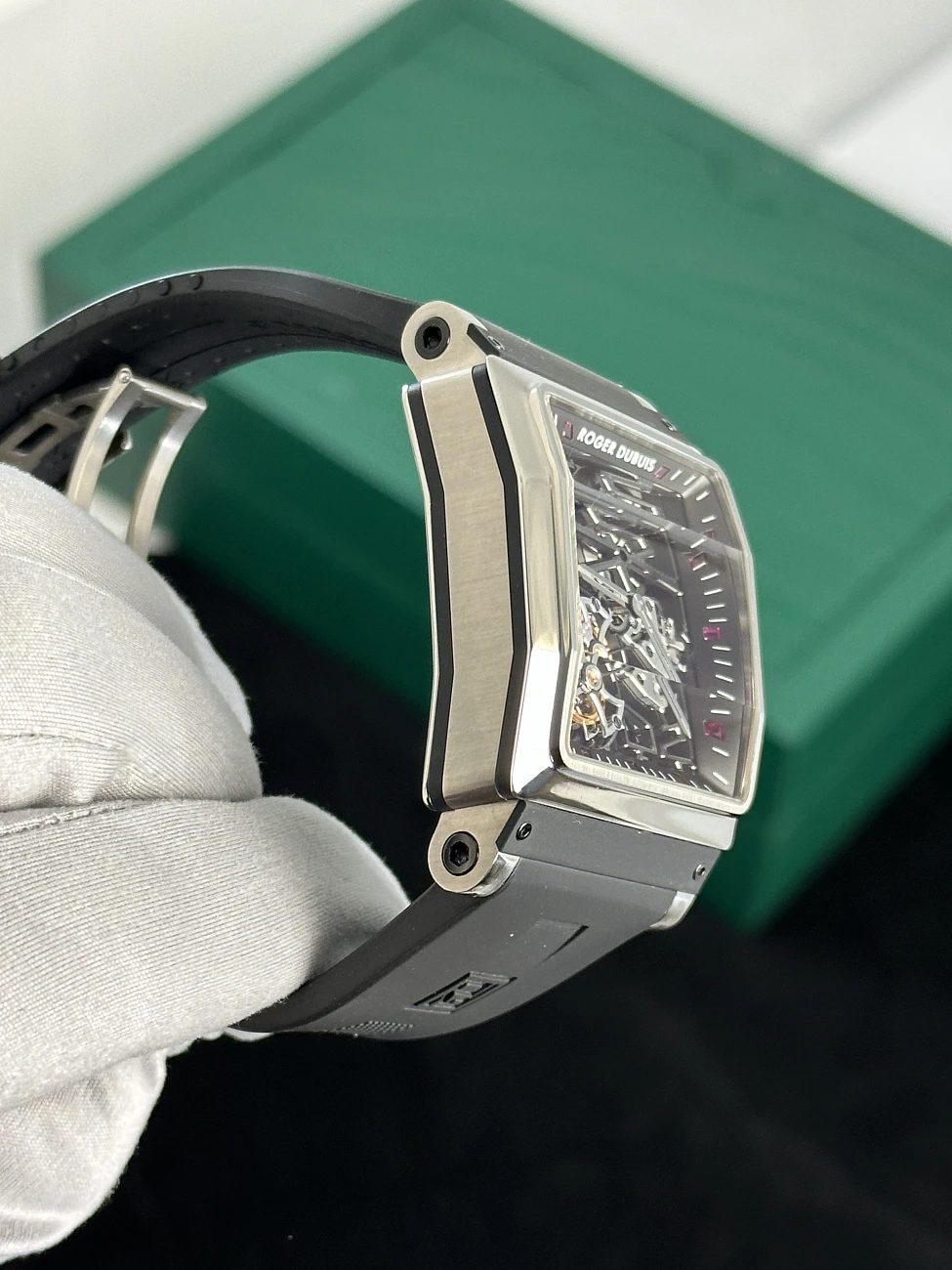 Часы Roger Dubuis  Roger Dubuis King Square Limited Edition Titanium  KS40-02SQ-71-00/S9000/A