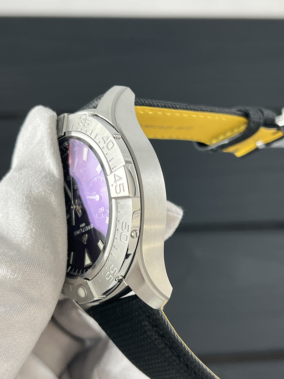 Часы Breitling  Avenger B01 Chronograph 44Mm  AB0147101B1X1