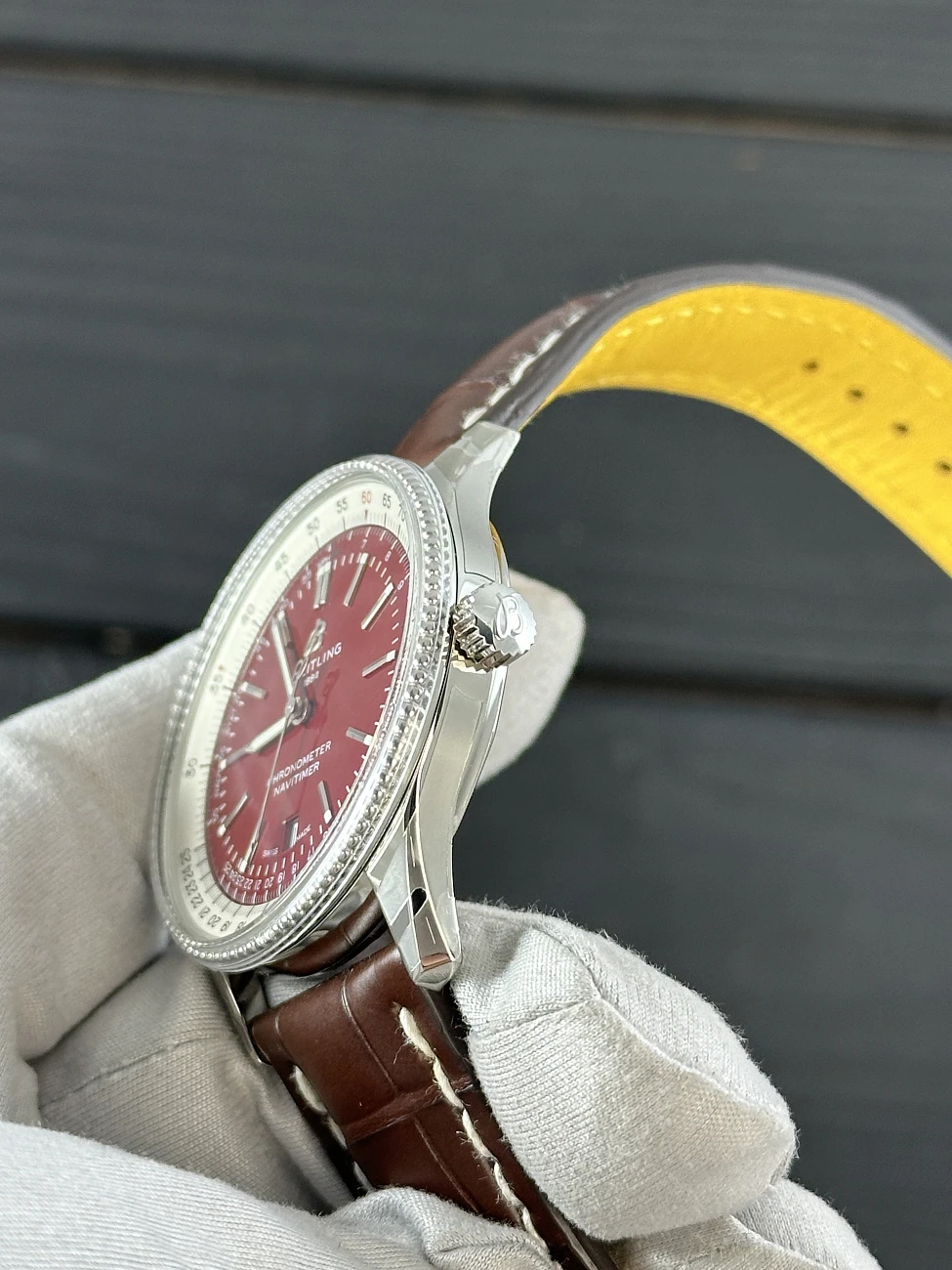 Часы Breitling  Navitimer Automatic Chronometer Red Dial  A173265A1K1P1