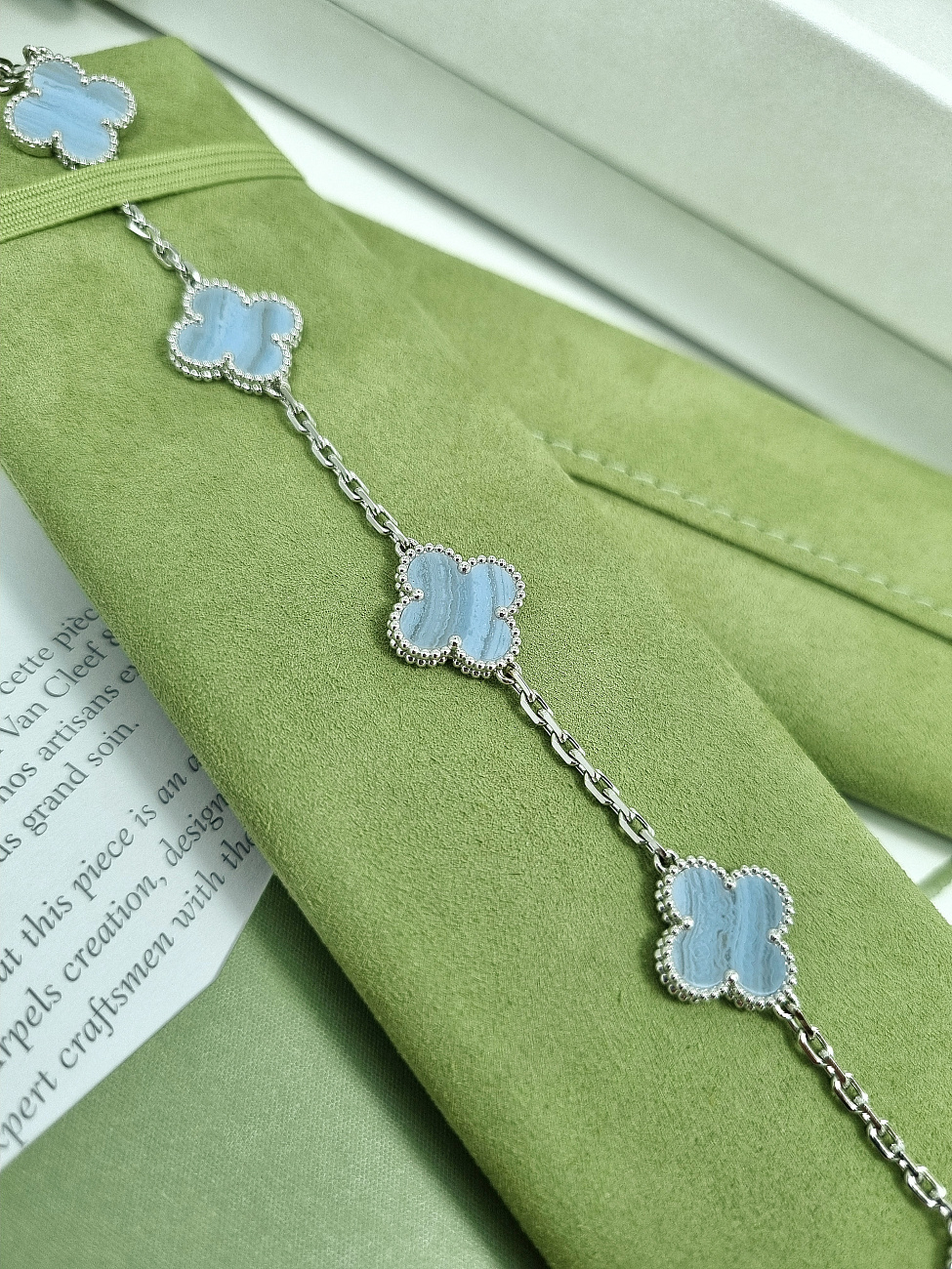 Van Cleef & Arpels в наличии в Москве в &quot;Мануфактуре&quot;! 
