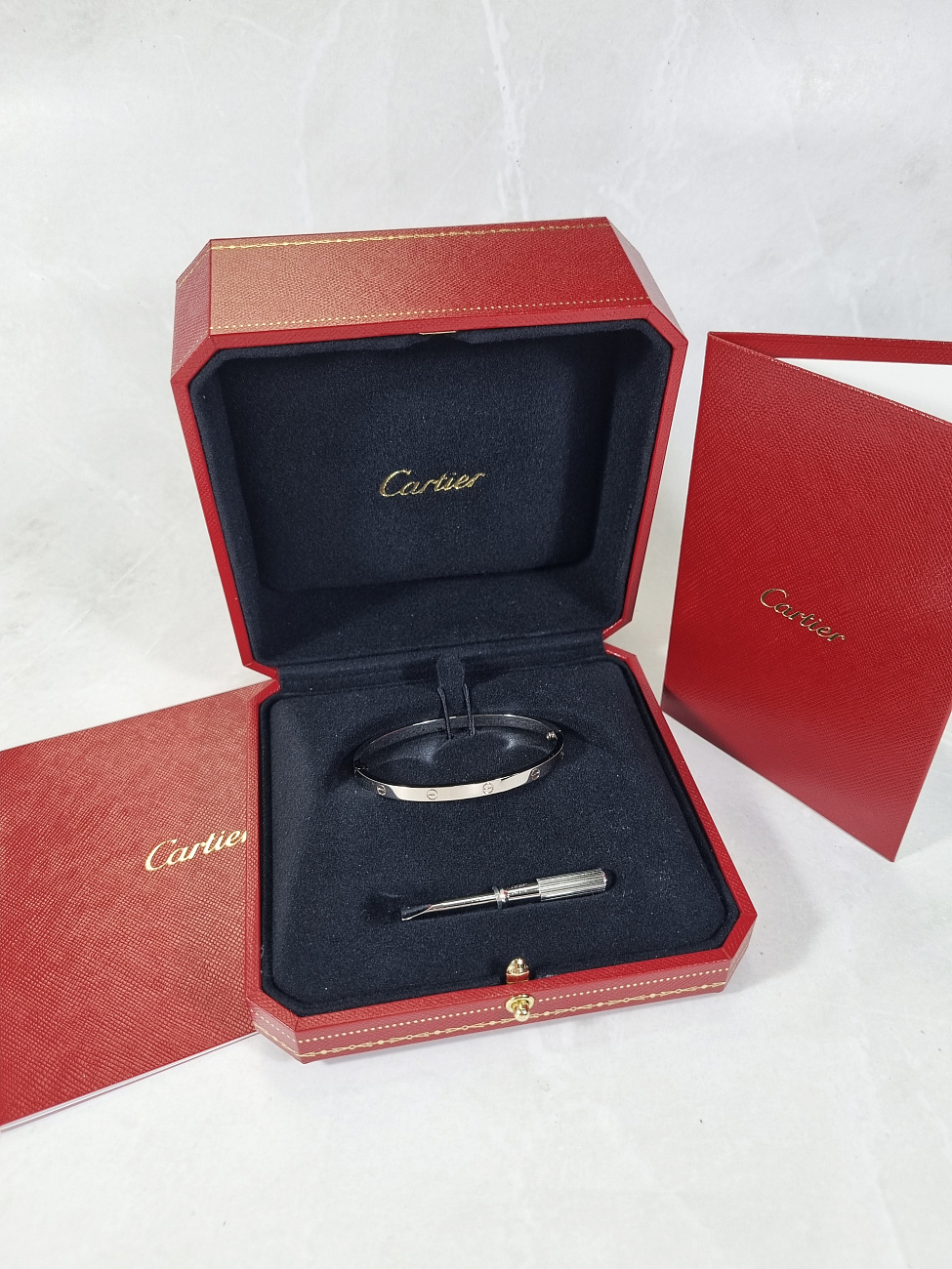 Украшение Cartier  Love Bracelet, Small Model  B6047417 