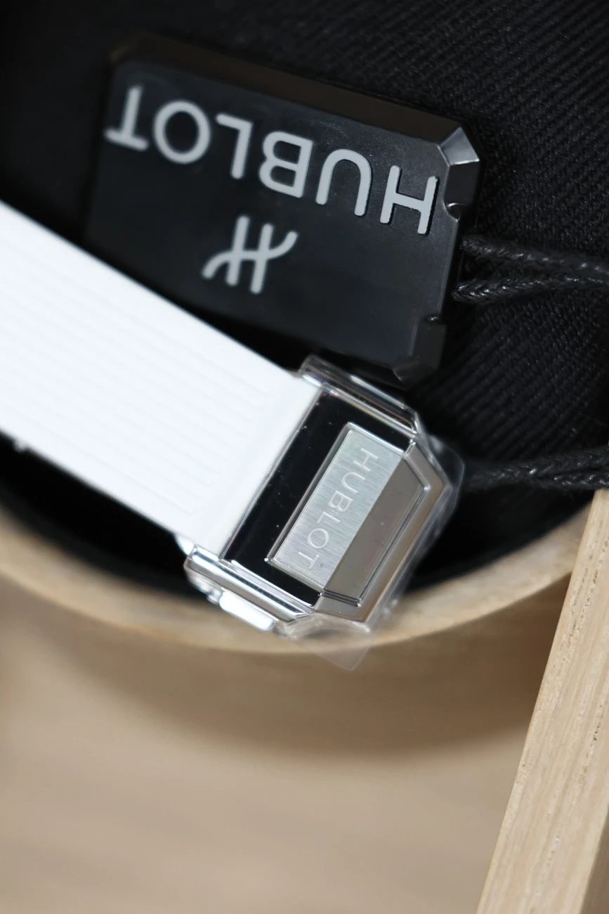 Часы Hublot  One Click 33mm White Dial  485.SE.2010.RW.1204