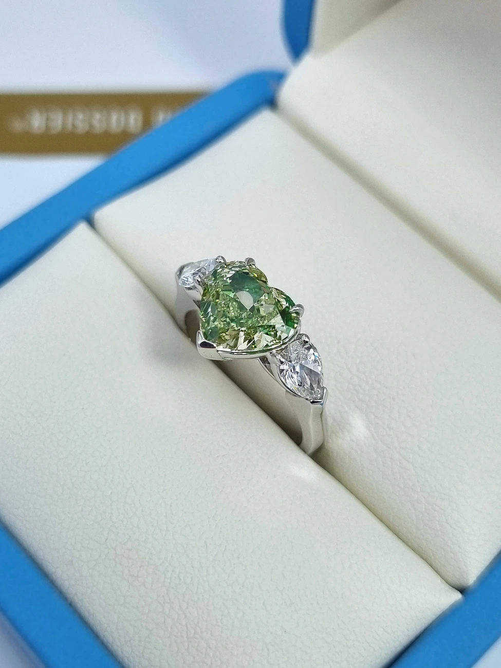 Украшение GIA  Кольцо с бриллиантом 3,01 ct. Fancy Brownish Greenish Yellow/VS1   