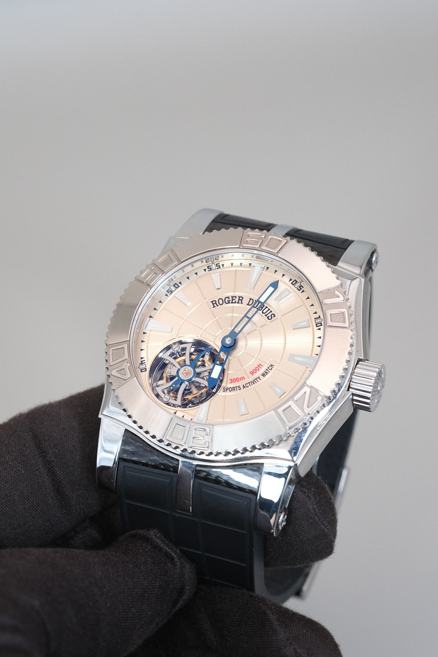Часы Roger Dubuis  Easy Diver Tourbillon 02 9  SE48
