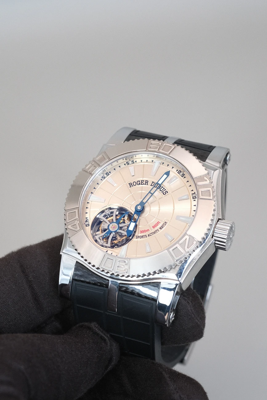 Часы Roger Dubuis  Easy Diver Tourbillon 02 9  SE48