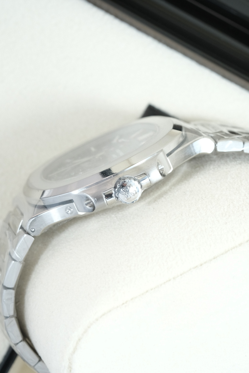 Часы Patek Philippe  Nautilus 5712 Steel  5712/1A-001