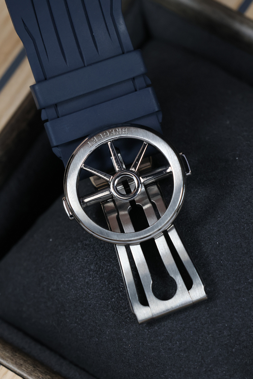 Часы Breguet  Marine Chronograph Titanium  5527TI/Y1/5WV