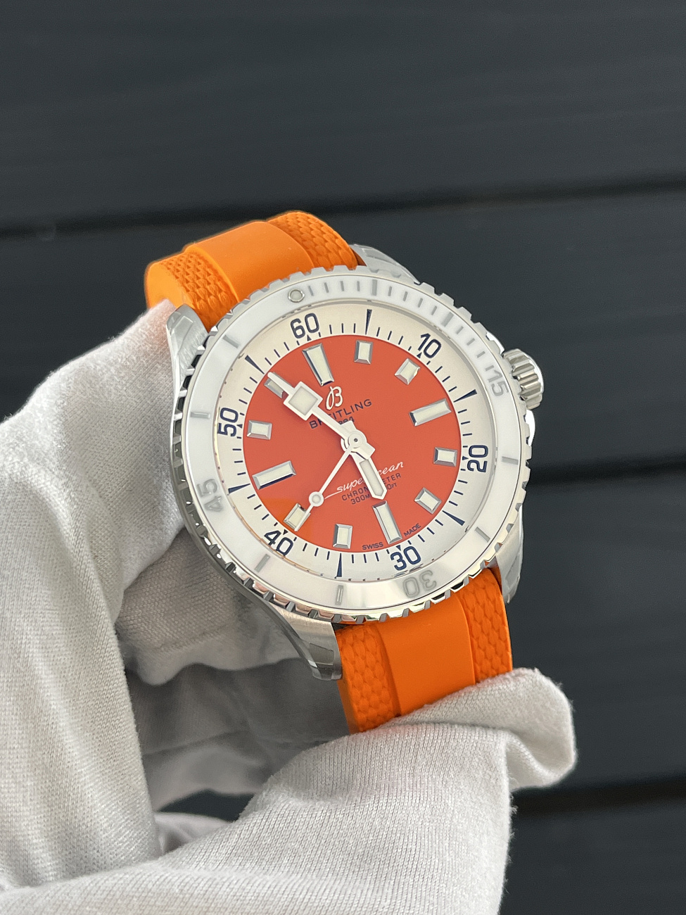 Часы Breitling  Superocean Automatic 36Mm  A17377211O1S1