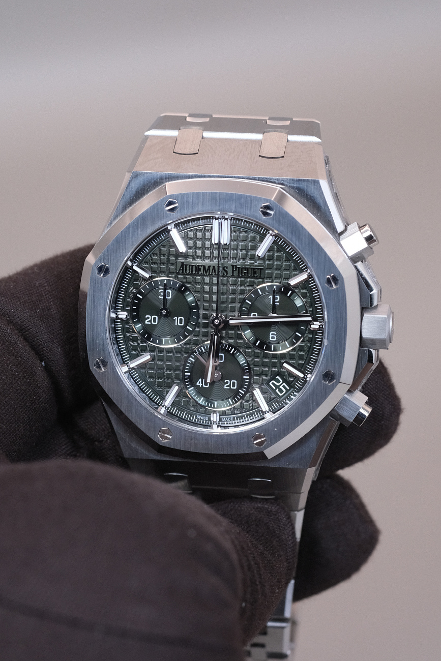 Часы Audemars Piguet  - Royal Oak Chronograph Green Dial 41Mm  26240ST.OO.1320ST.08