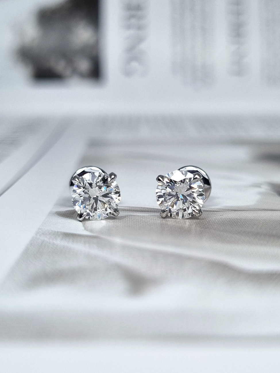 Украшение NO NAME  Серьги 1,01/1,01 ct. J/VS2 (3 Excellent) Round Diamonds   