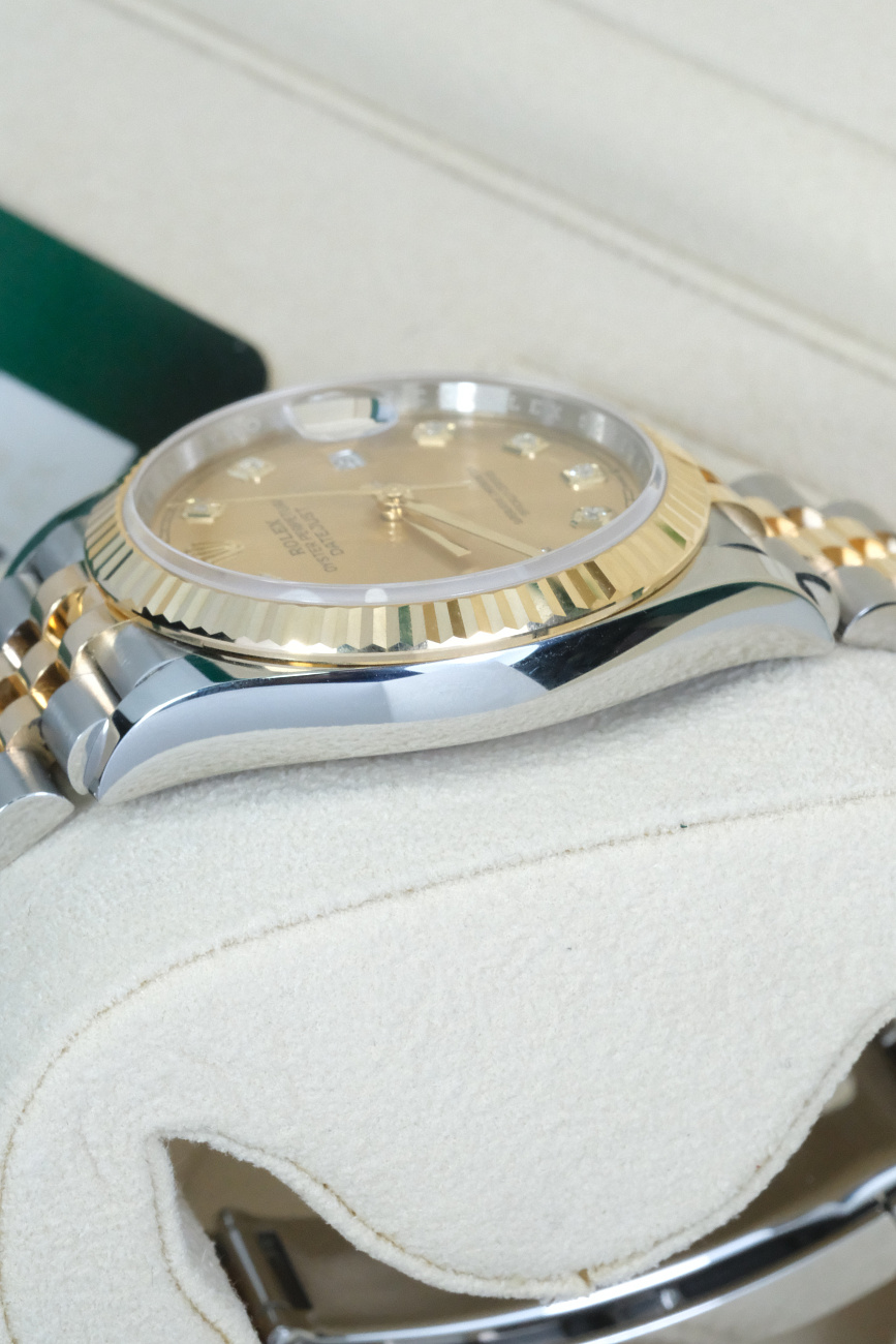Часы Rolex  Datejust Champagne Diamond Dial  126233