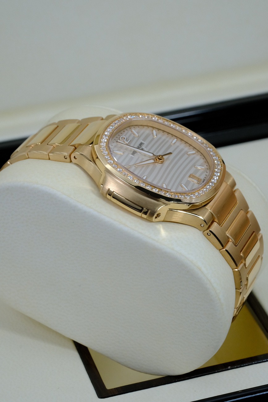 Часы Patek Philippe  Nautilus Rose Gold Diamonds  7118/1200R-001