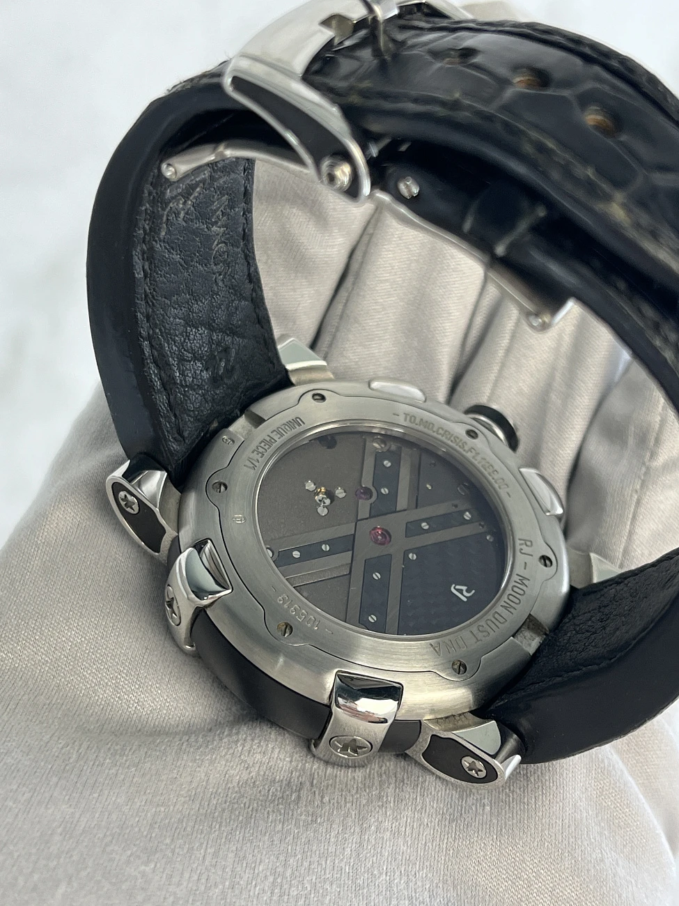 Часы Romain Jerome  Tourbilion Rusted Steel T-Oxy Iii Tourbillon Black Extreme  TO.MO.CRISIS.F1.11BB.00