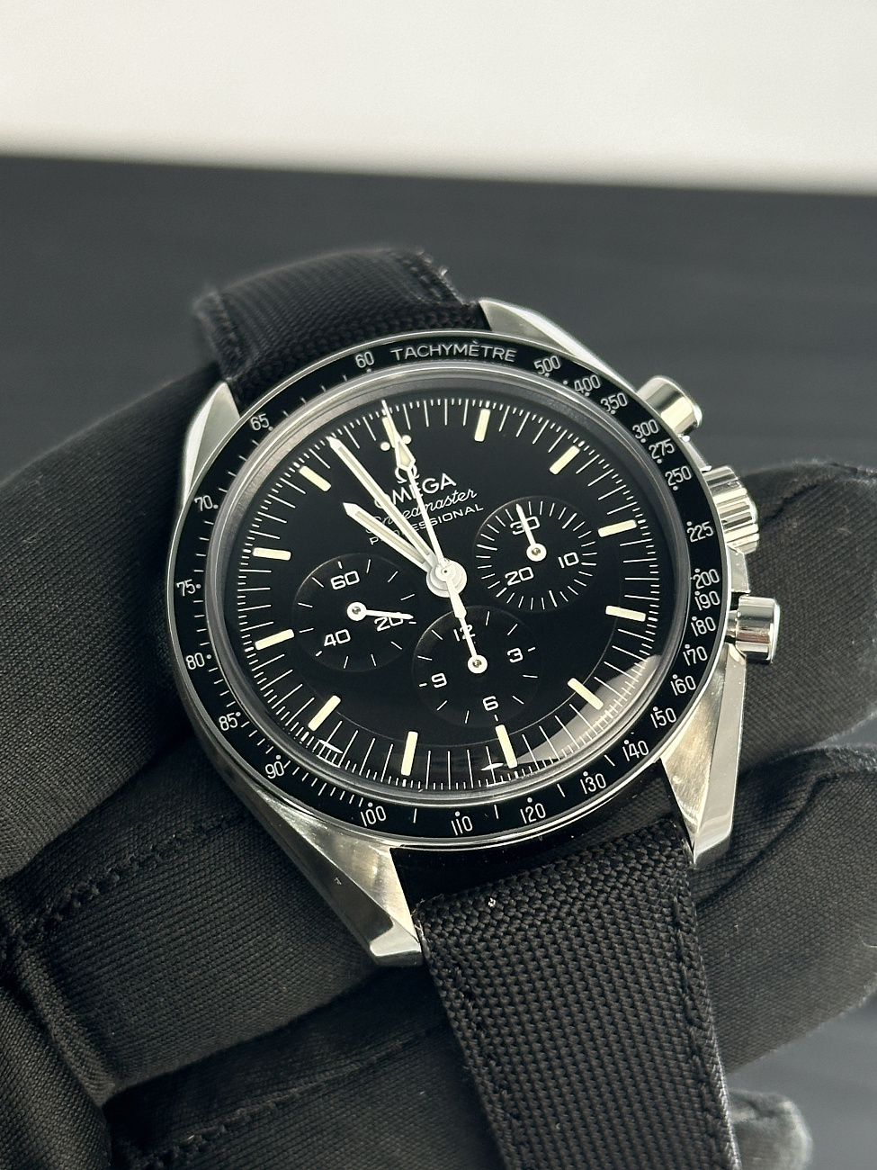 Часы Omega  Speedmaster Moonwatch Professional Co‑Axial Master Chronometer Chronograph 42 Mm  310.32.42.50.01.001