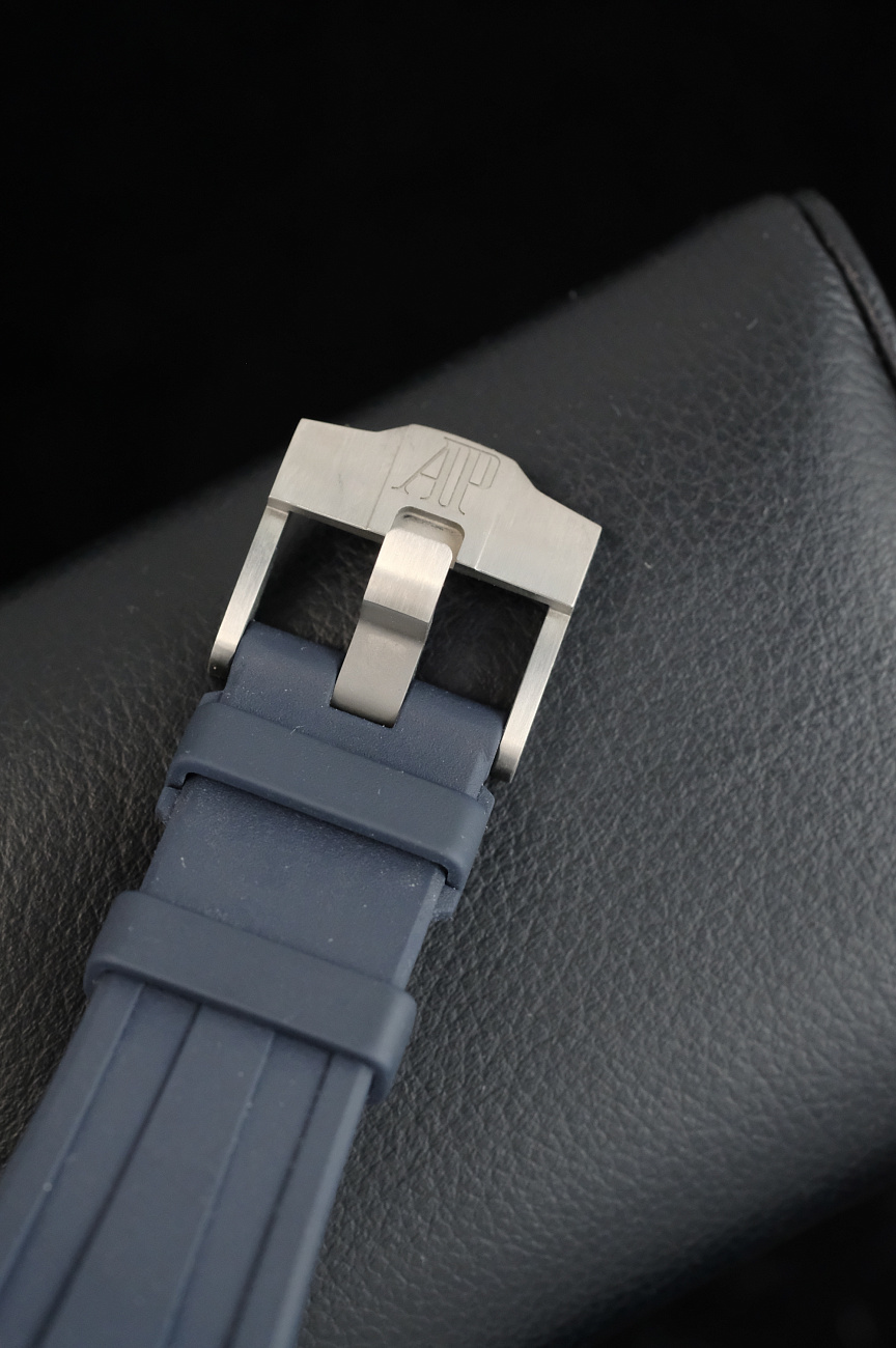 Часы Audemars Piguet  Royal Oak Offshore Chronograph 42 Mm  26480TI.OO.A027CA.01