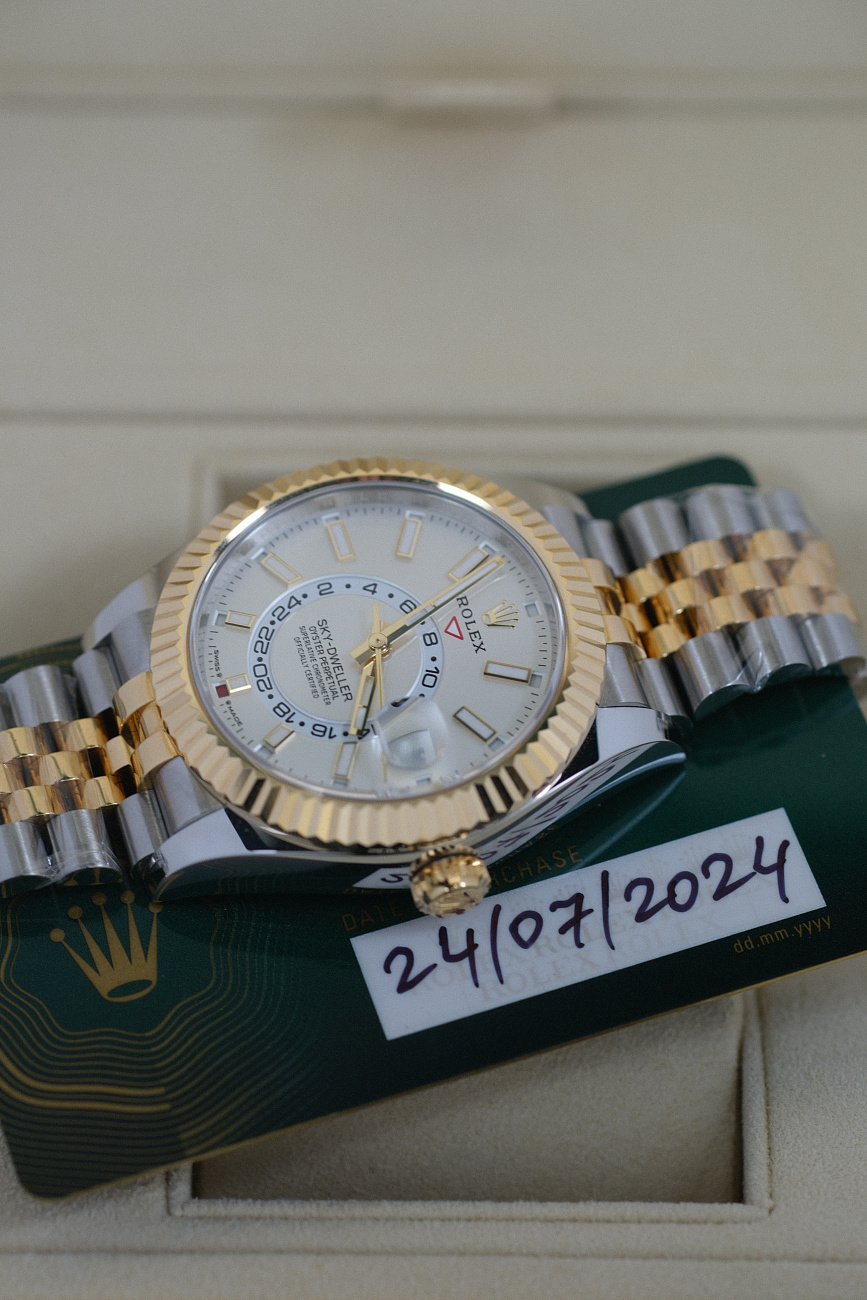 Часы Rolex  - Sky-Dweller 42Mm Steel And Yellow White Dial  336933